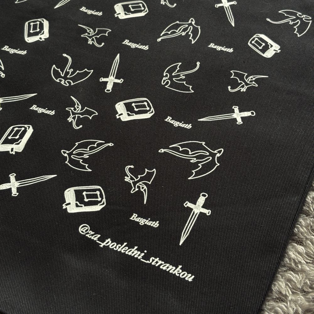 Černá plátěná taška Čtvrté křídlo